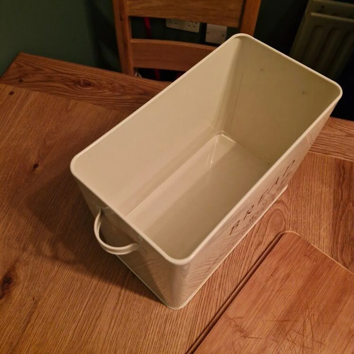 Metal Bread Bin with Bamboo lid/Chopping Board - Image 4