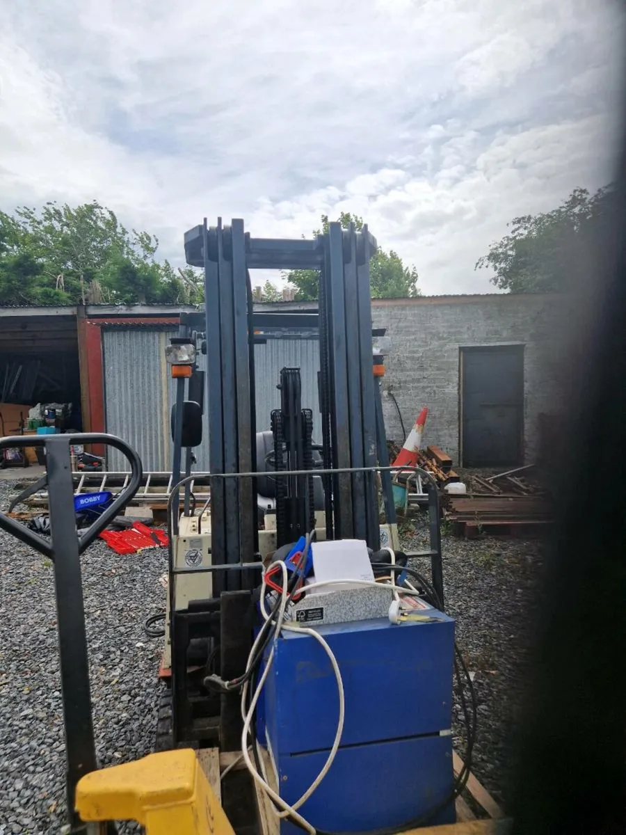 Electric forktruck - Image 1