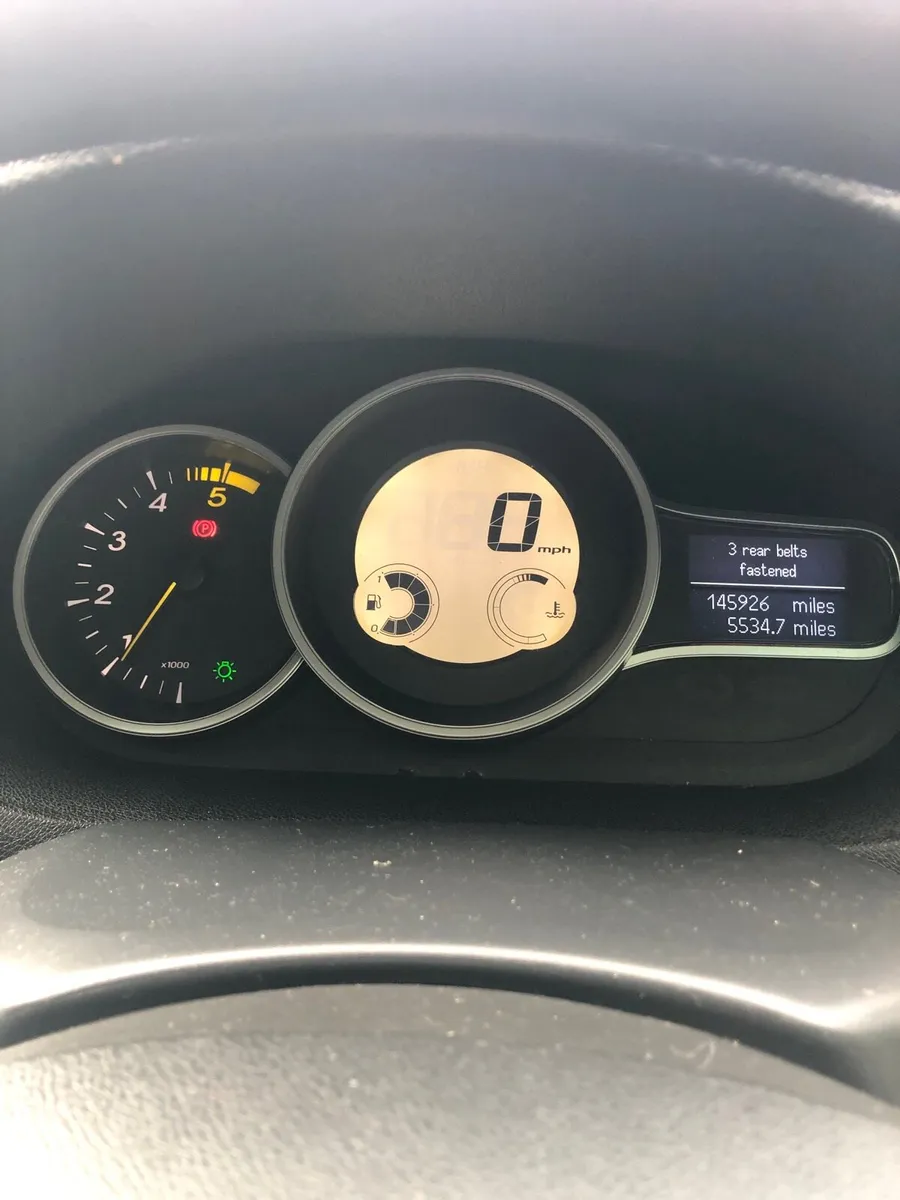 Renault Megane 1.5DCI Coupe 2010 - Image 2