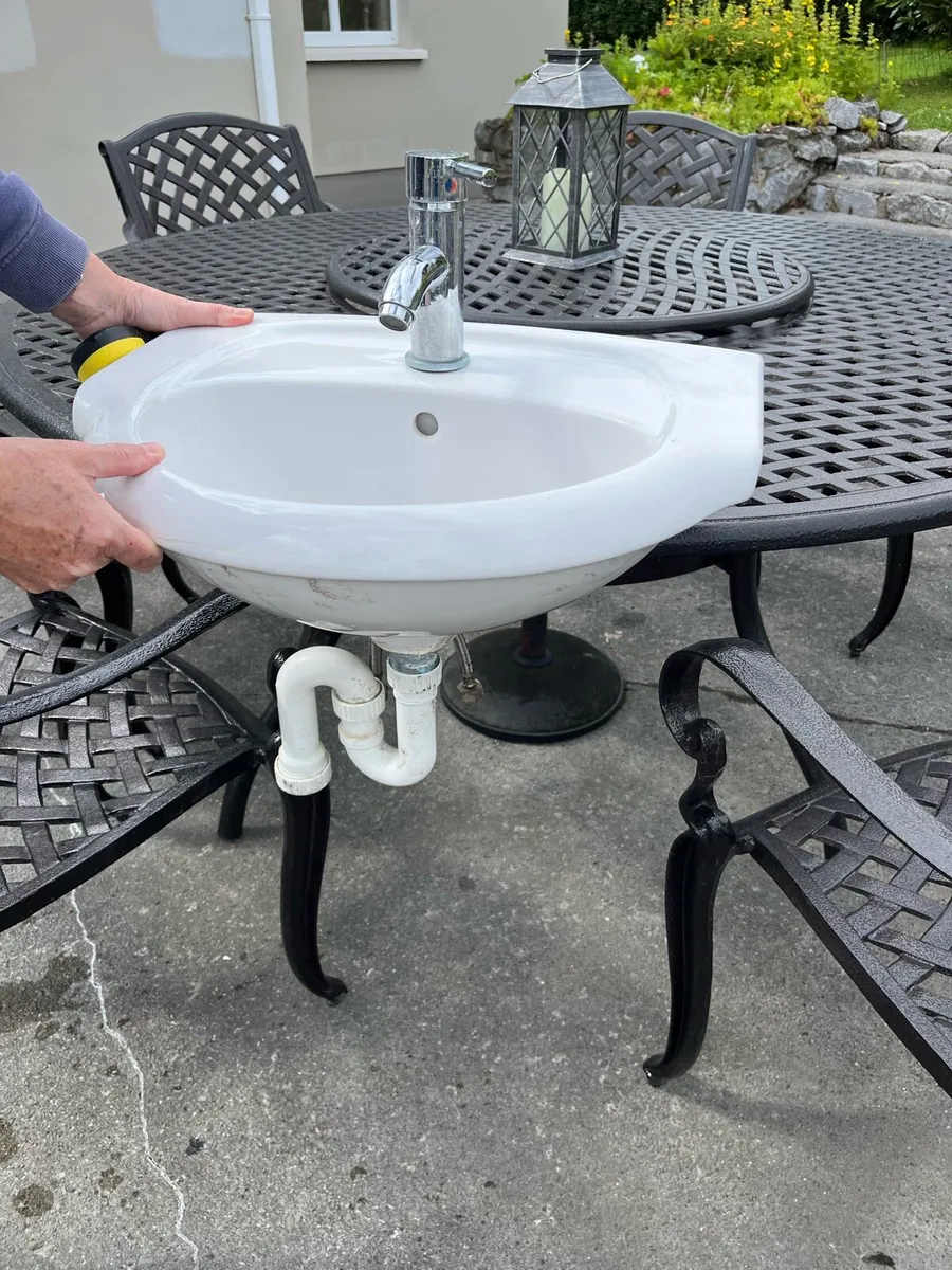 Wash hand basin - Image 1