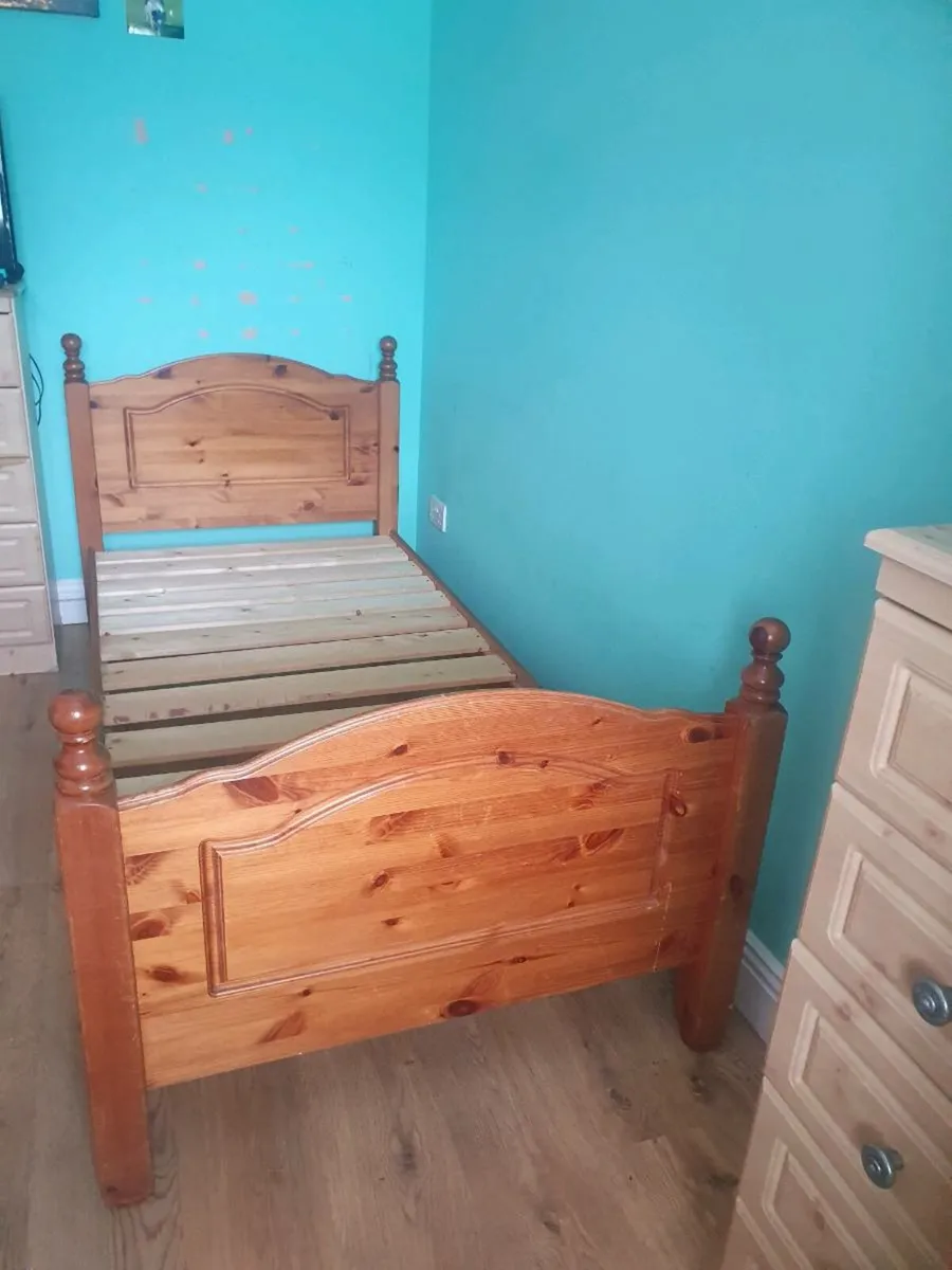 Single beds - Image 1