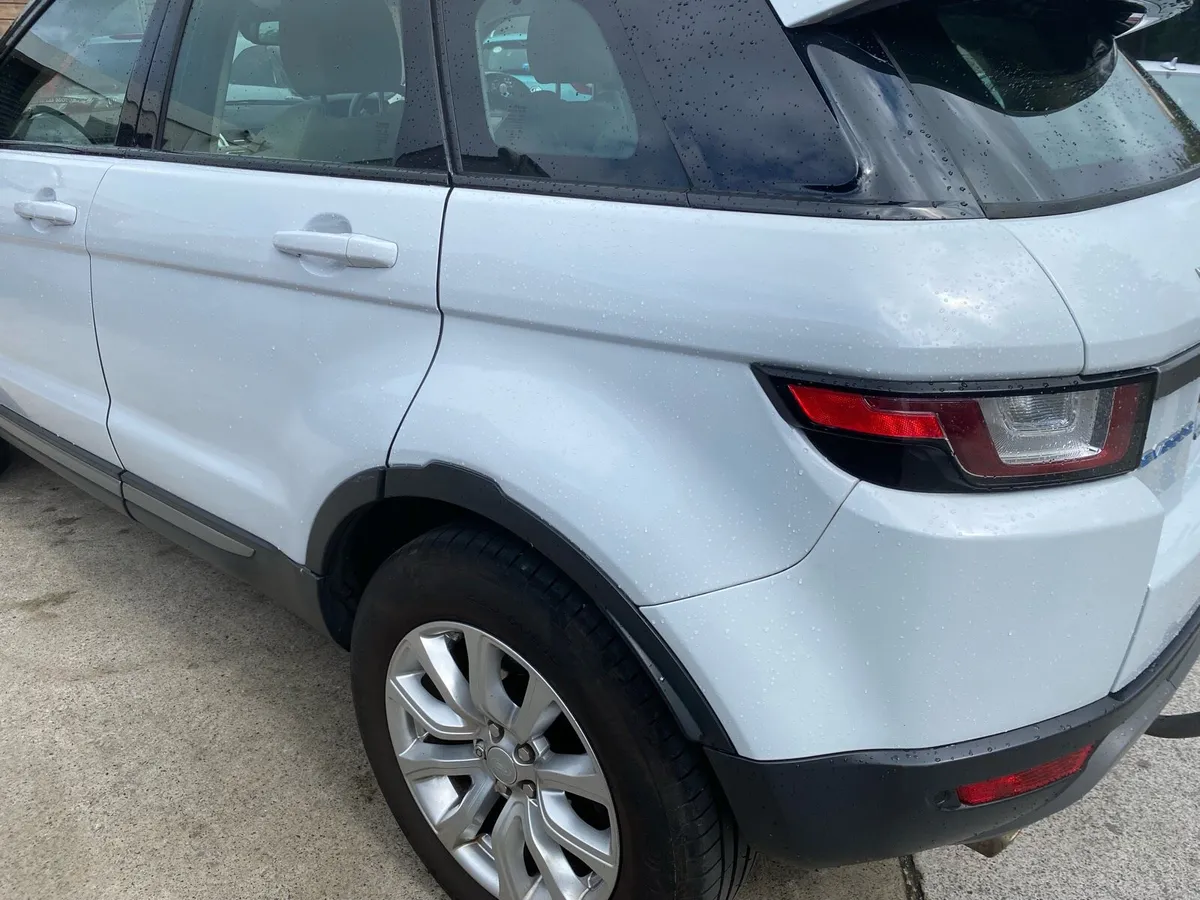 Range Rover evoque Low mileage - Image 3