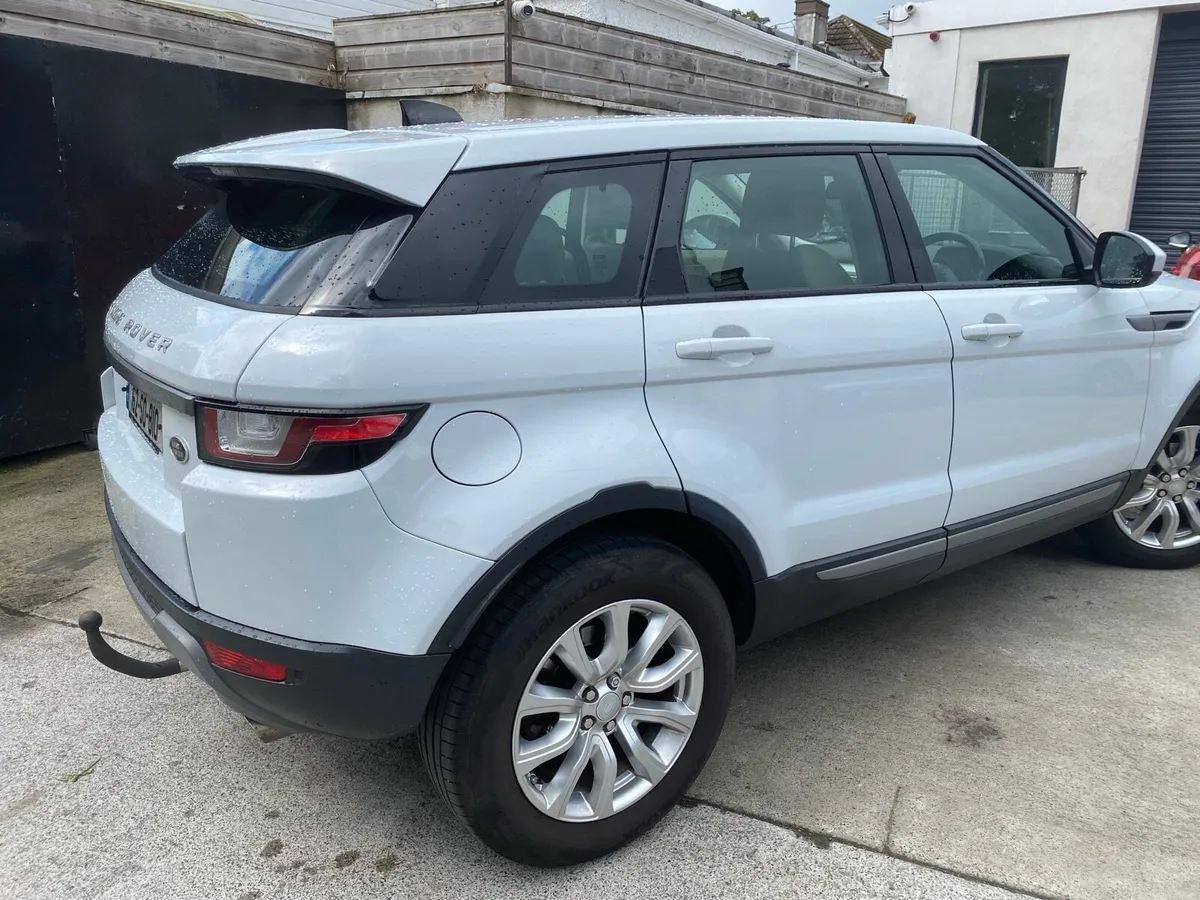 Range Rover evoque Low mileage - Image 4