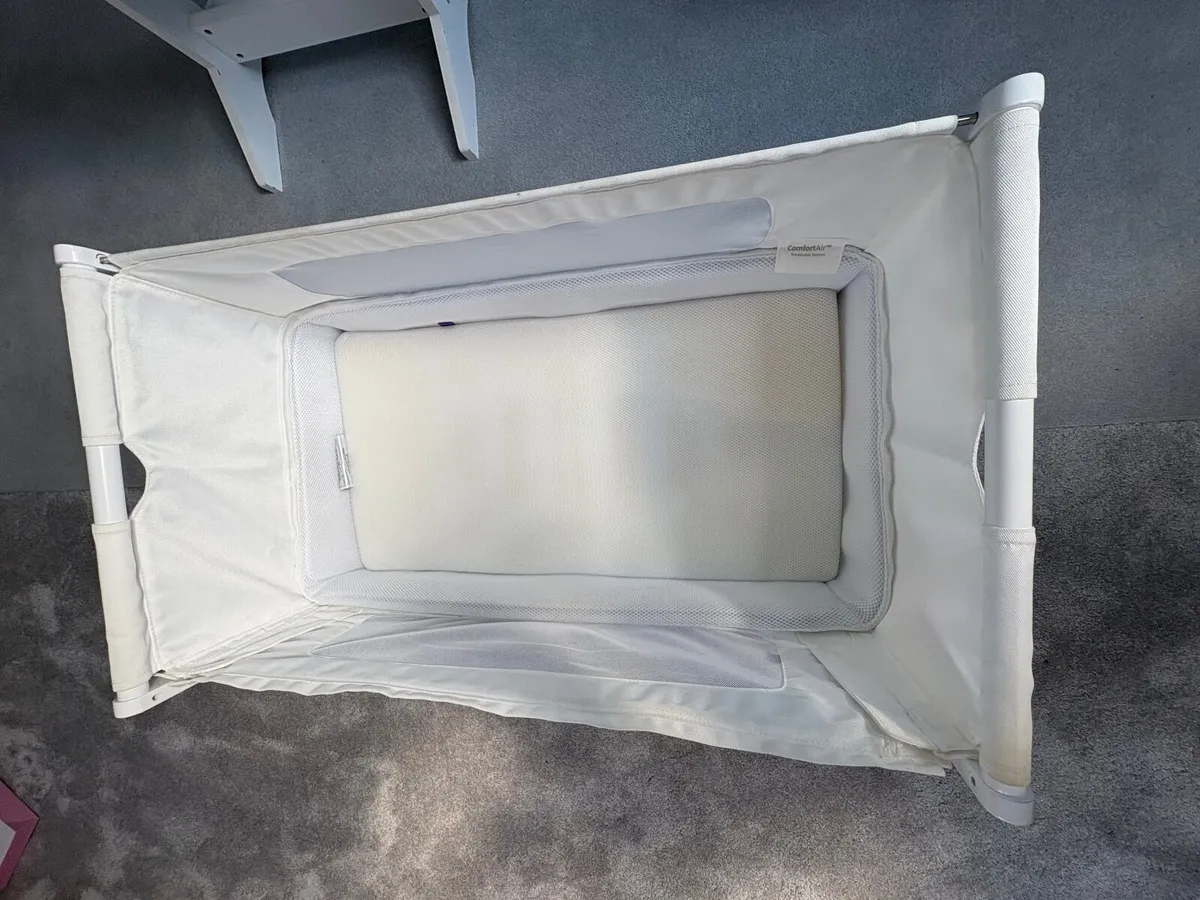 SnuzPod Bedside Crib in White - Image 4