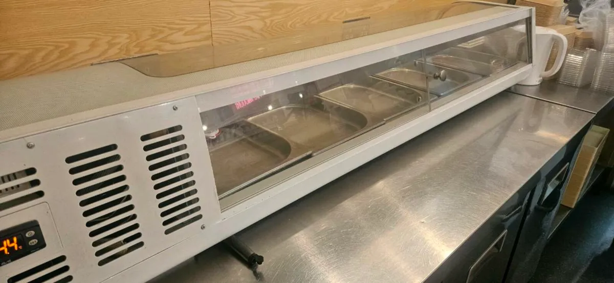 Display fridge - Image 1
