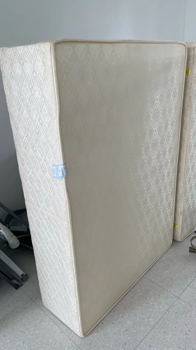 Divan base