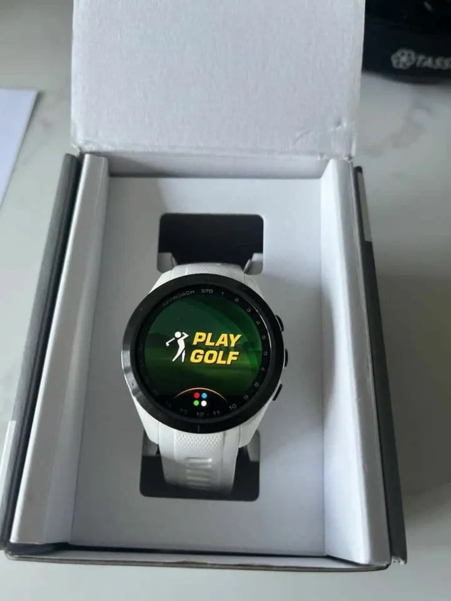 Approach S70 42mm golf watch - Image 1