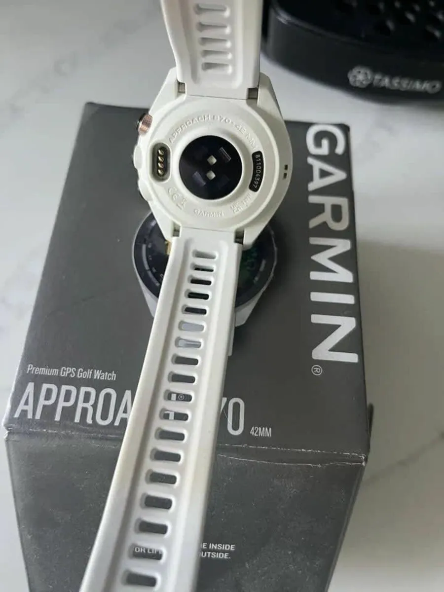 Approach S70 42mm golf watch - Image 3