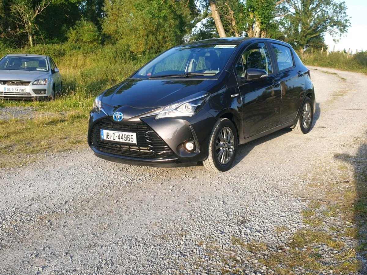2018 Toyota Yaris Hybrid LOW LOW MILEAGE !! - Image 3
