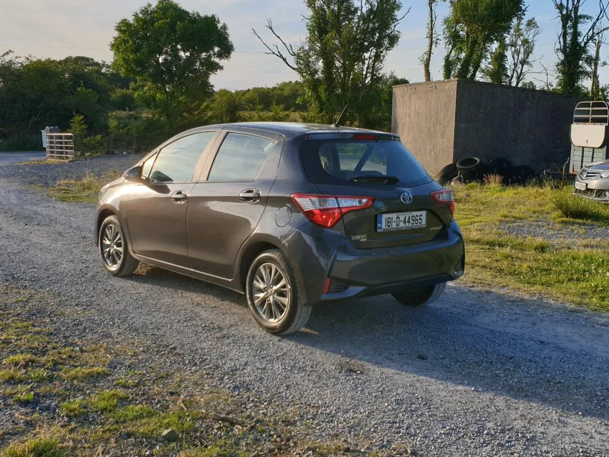 2018 Toyota Yaris Hybrid LOW LOW MILEAGE !! - Image 4