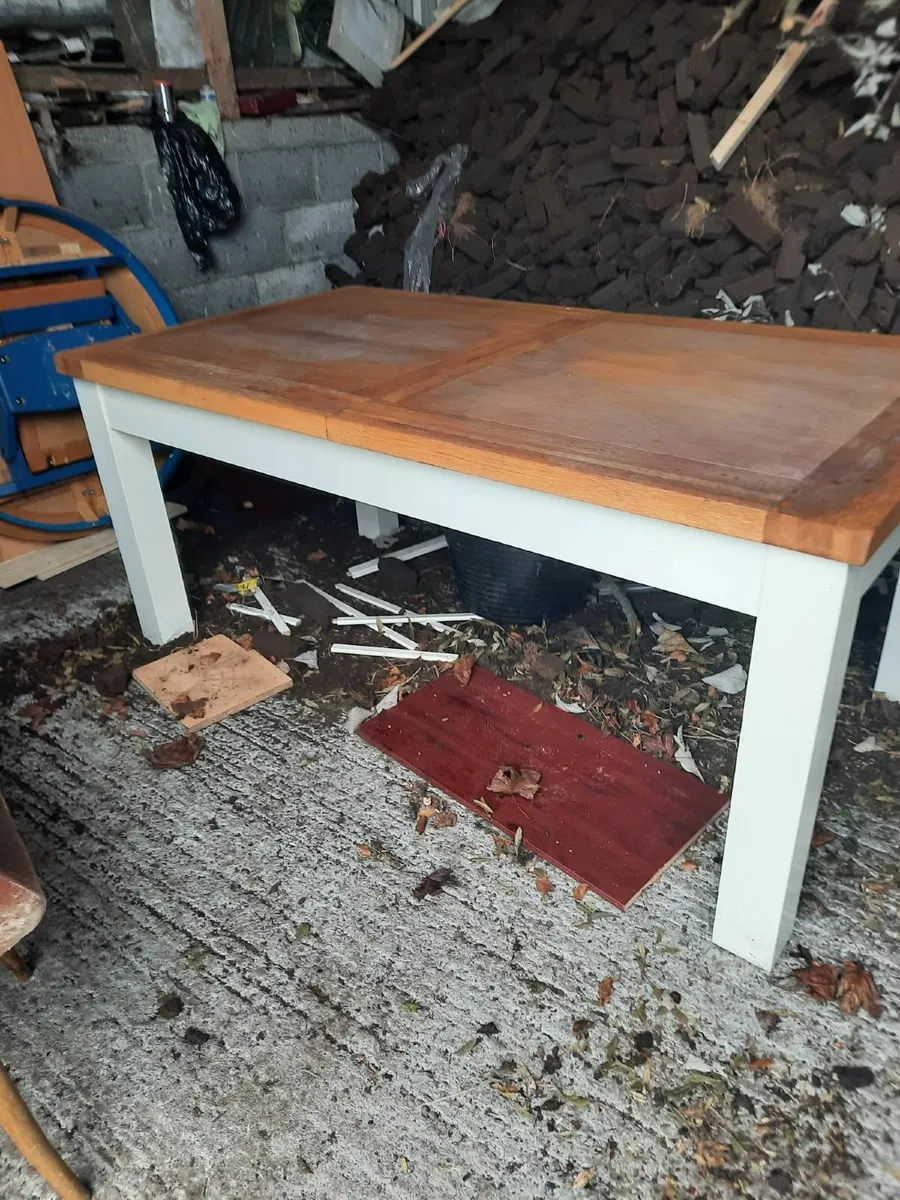 Kitchen table - Image 1