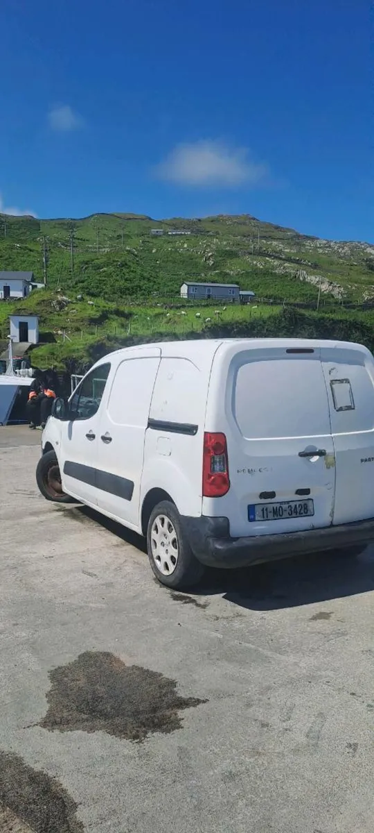 Van - Image 4