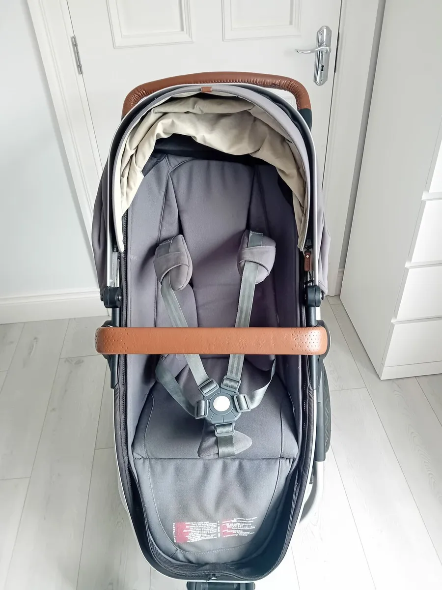 Joolz Geo 2 buggy and Maxi cosi car seat - Image 2