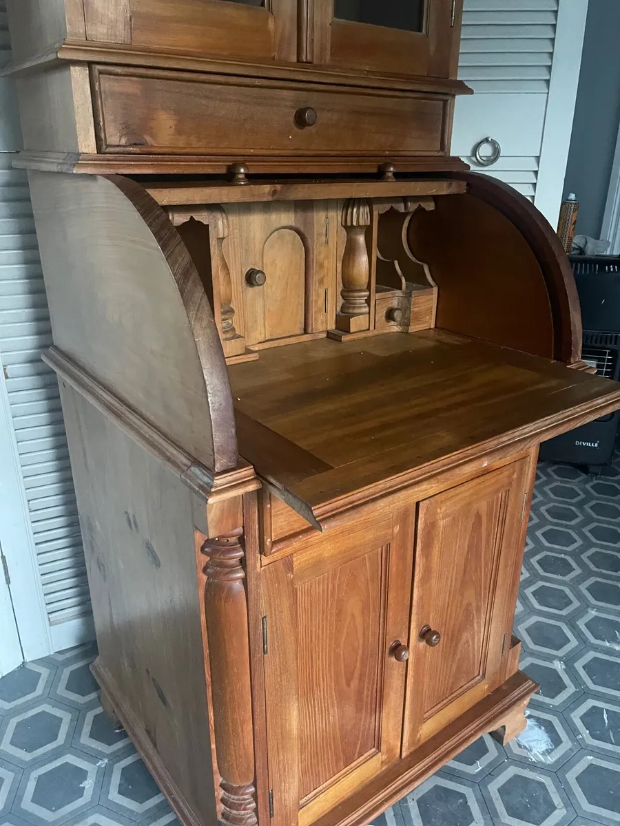 Solid pine neat bookcase/bureau - Image 4
