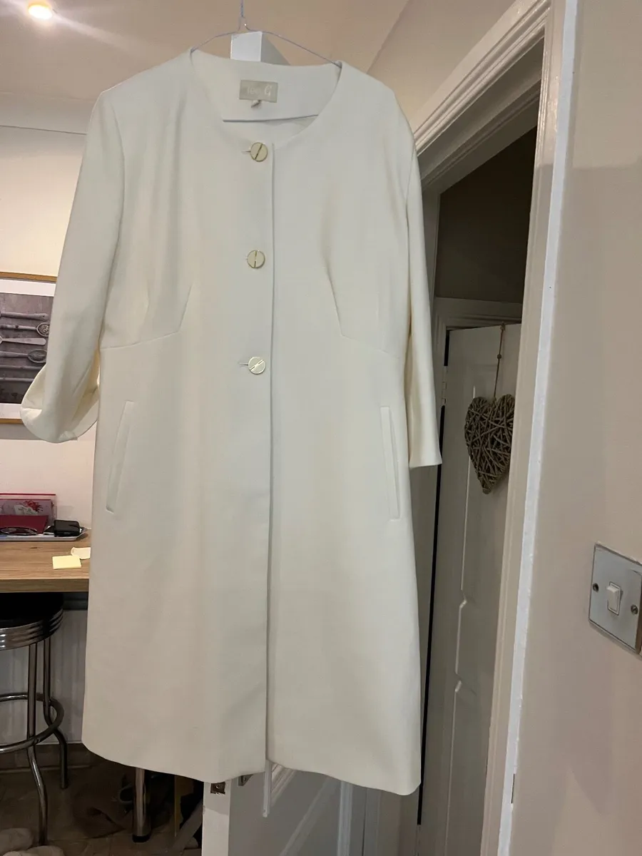 Lovely FEE G cream coat size 16 - Image 1