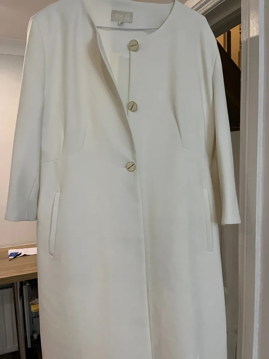 Lovely FEE G cream coat size 16 - Image 3