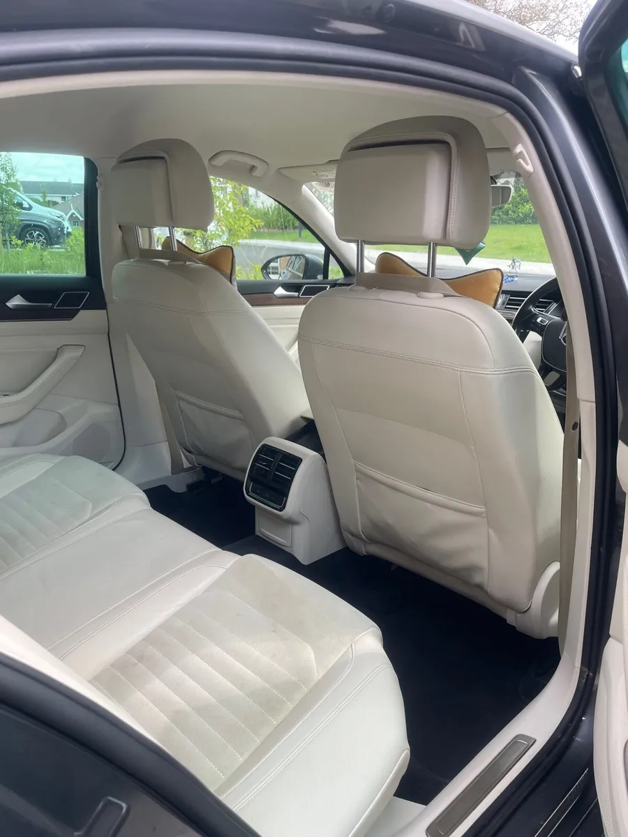 car - Image 4