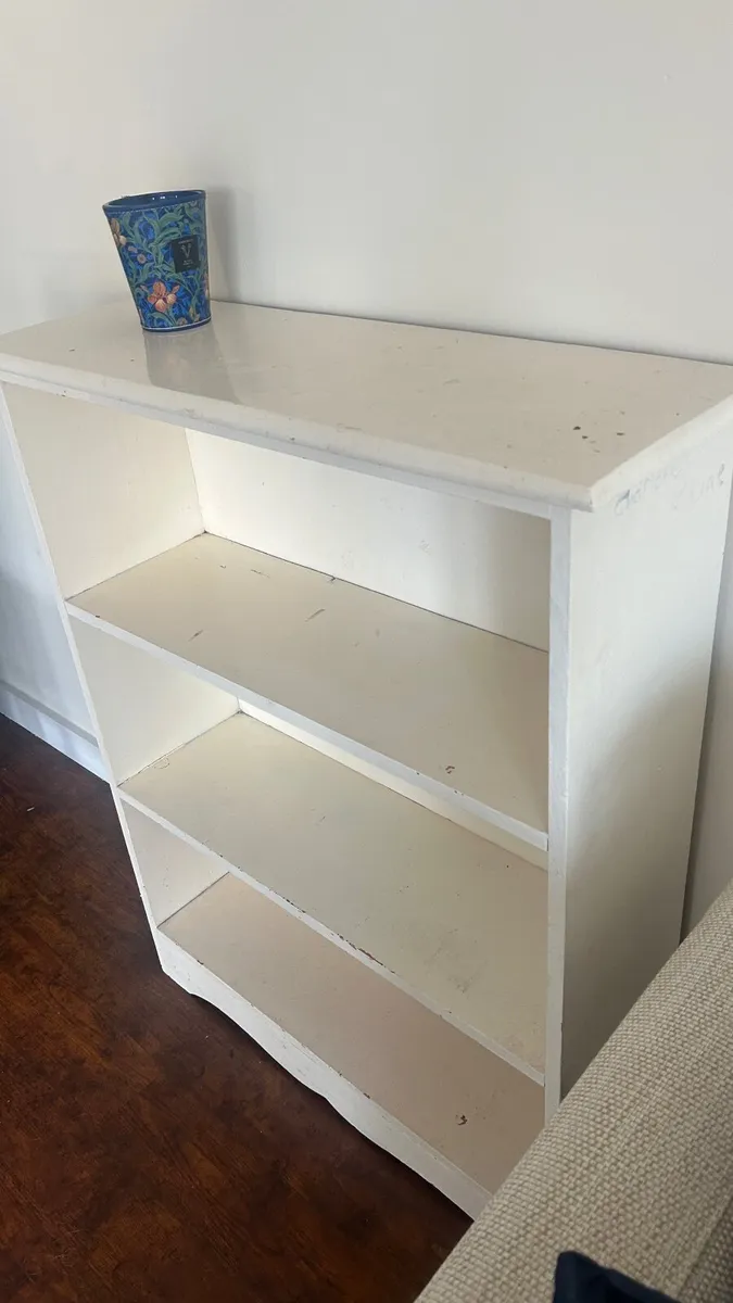 *FREE* Cream wooden bookcase - Image 1