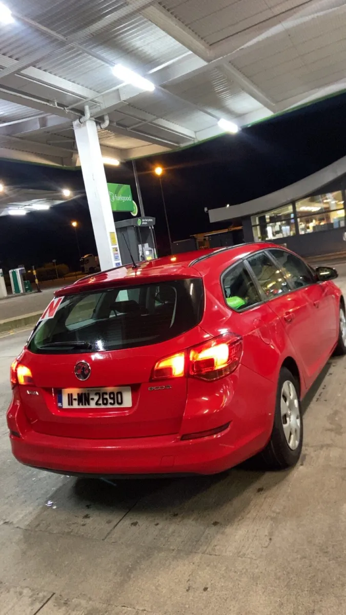 Vauxhall Astra 1.3 CDTI Estate - Image 2