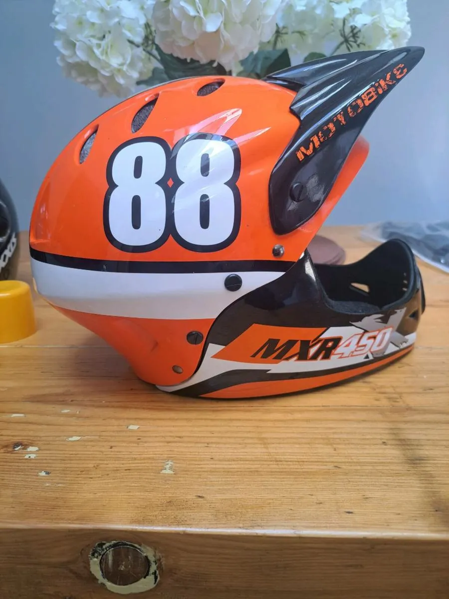 Kids helmet - Image 1
