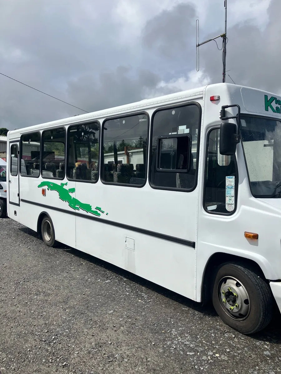 Mercedes Vario 33 Seater Minibus - Image 2