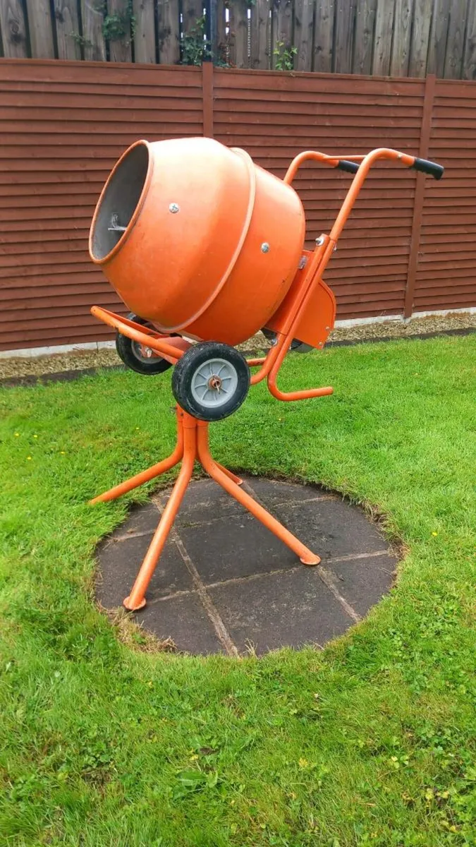 Electric cement mixer - Image 1