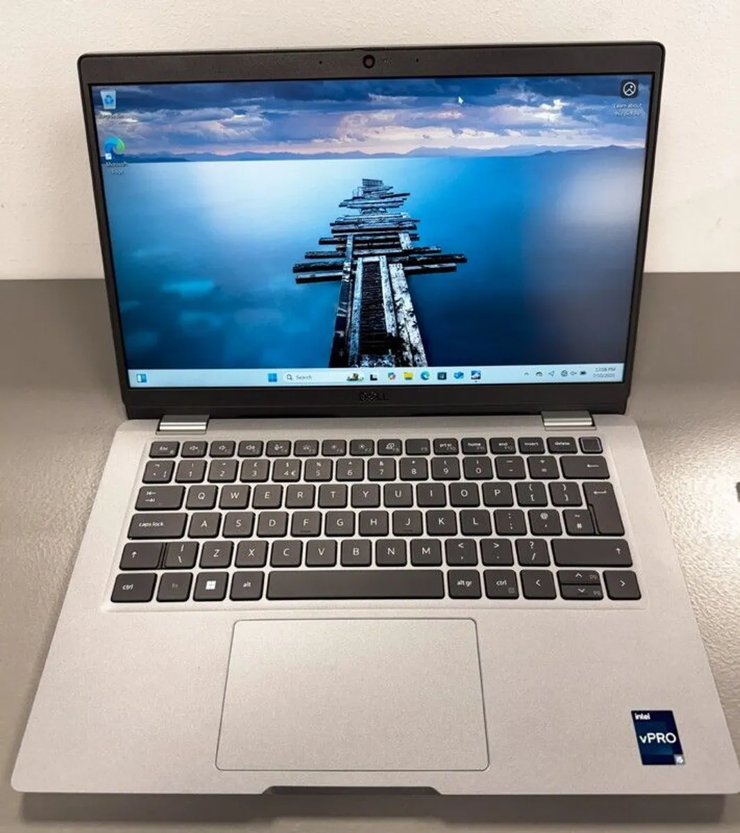 Dell Latitude 5330 - Image 1