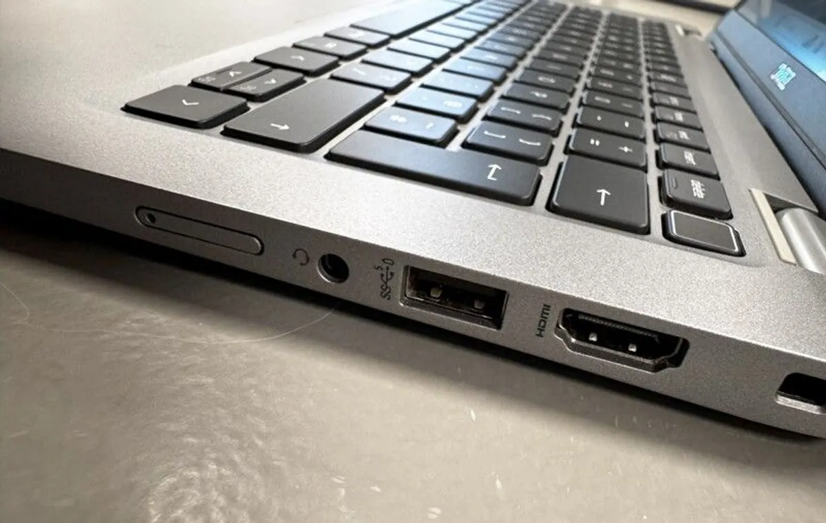 Dell Latitude 5330 - Image 4