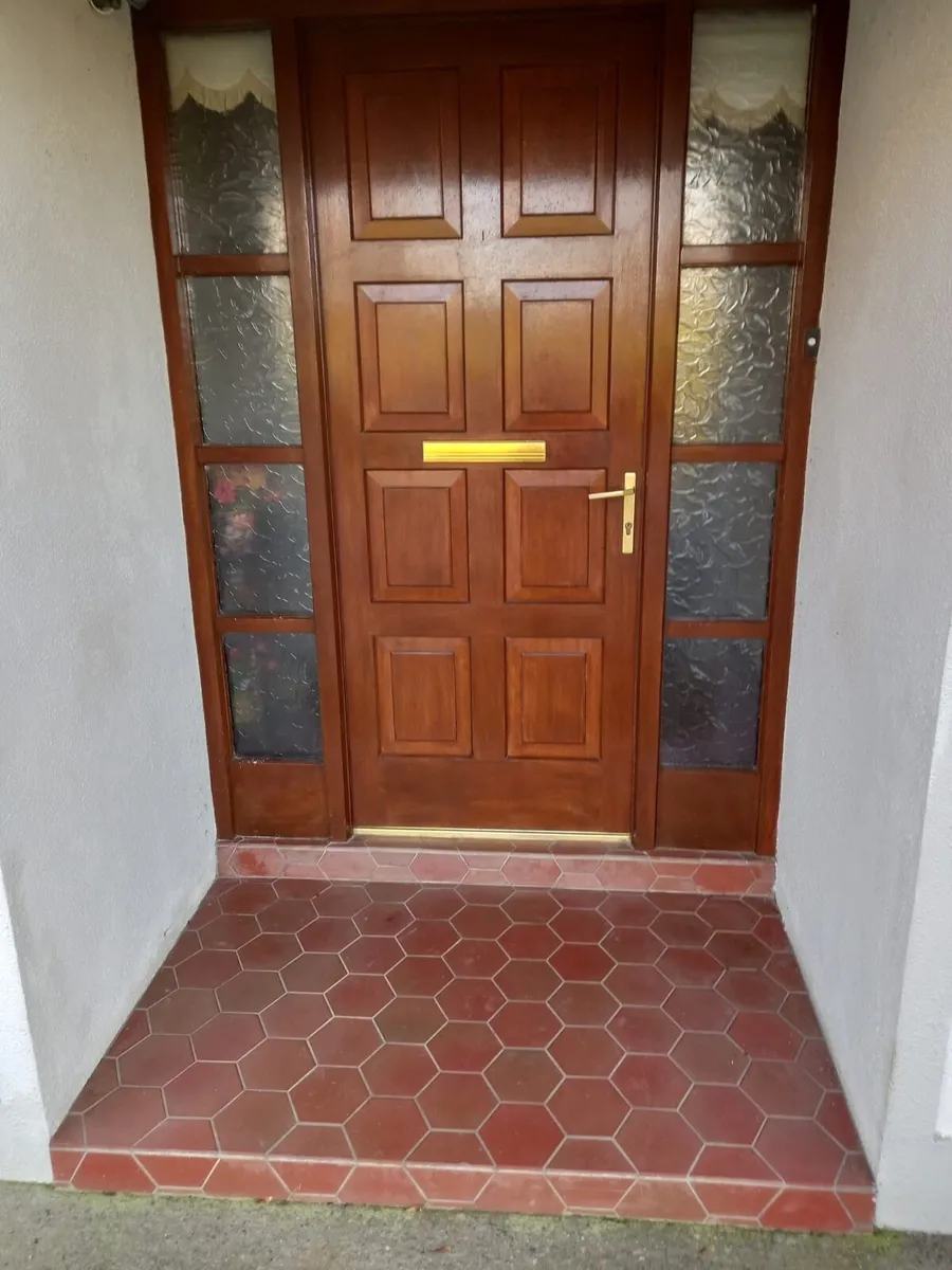 External door - Image 1