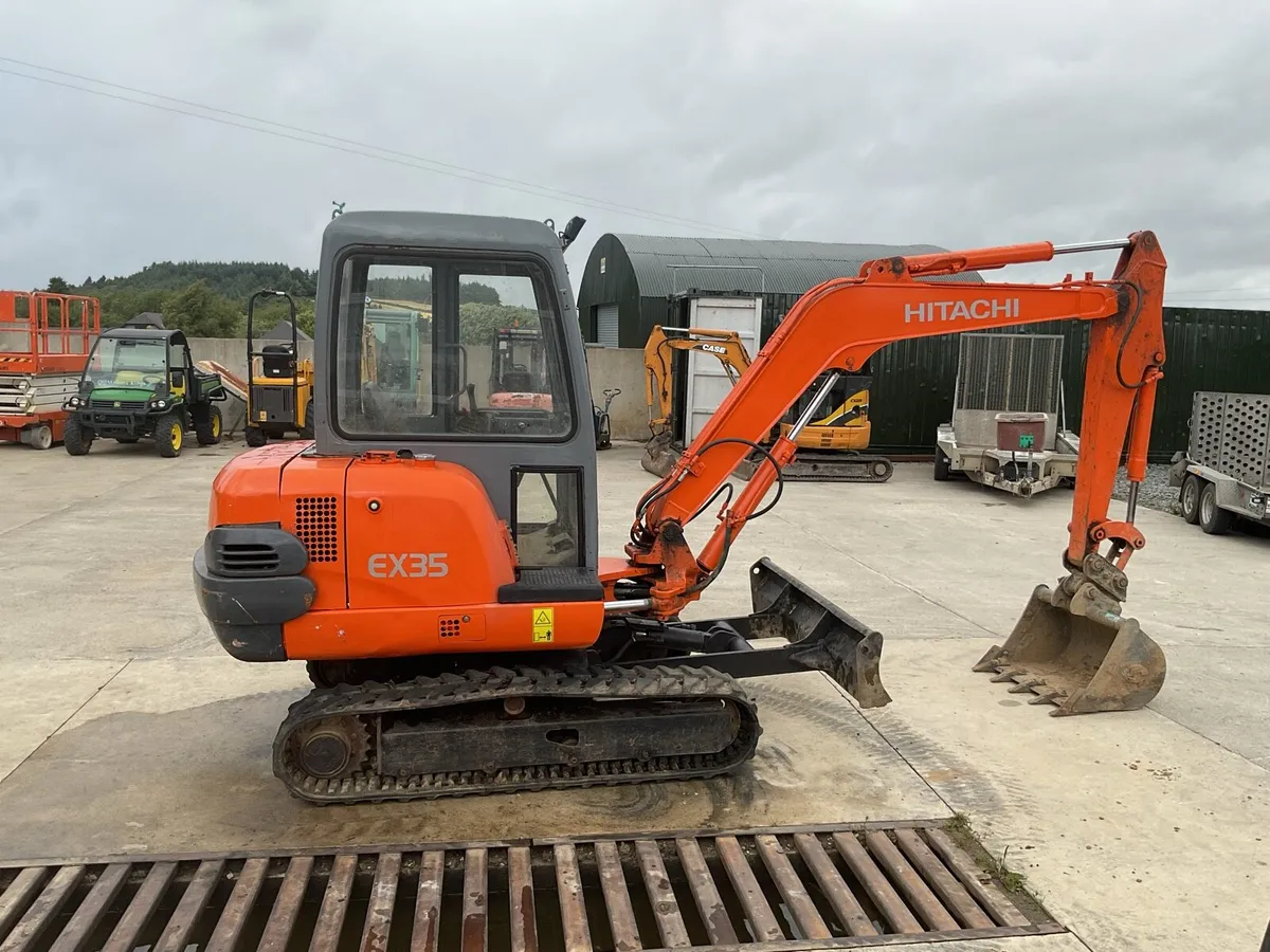 2004 Hitachi EX35 digger - Image 2