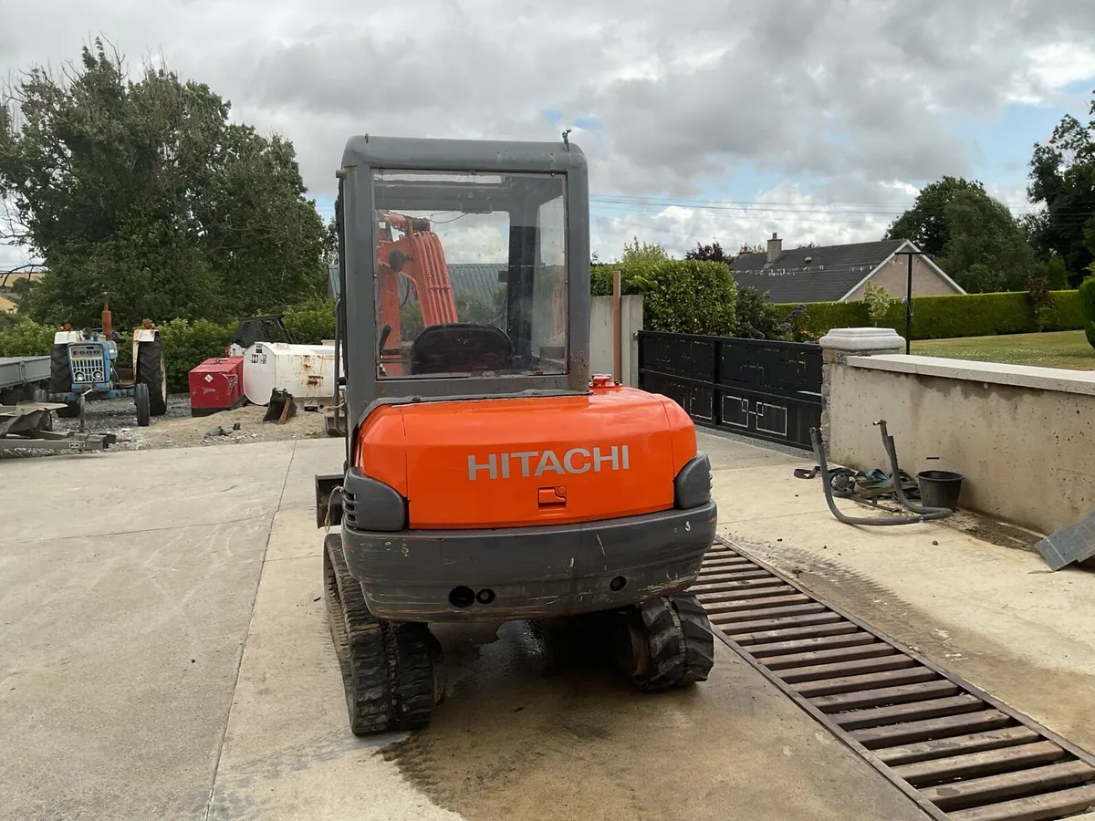 2004 Hitachi EX35 digger - Image 3