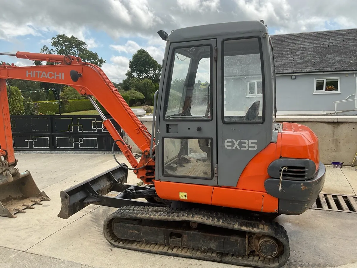 2004 Hitachi EX35 digger - Image 4