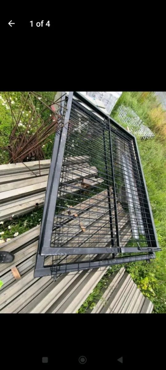 Pair of gates - Image 1