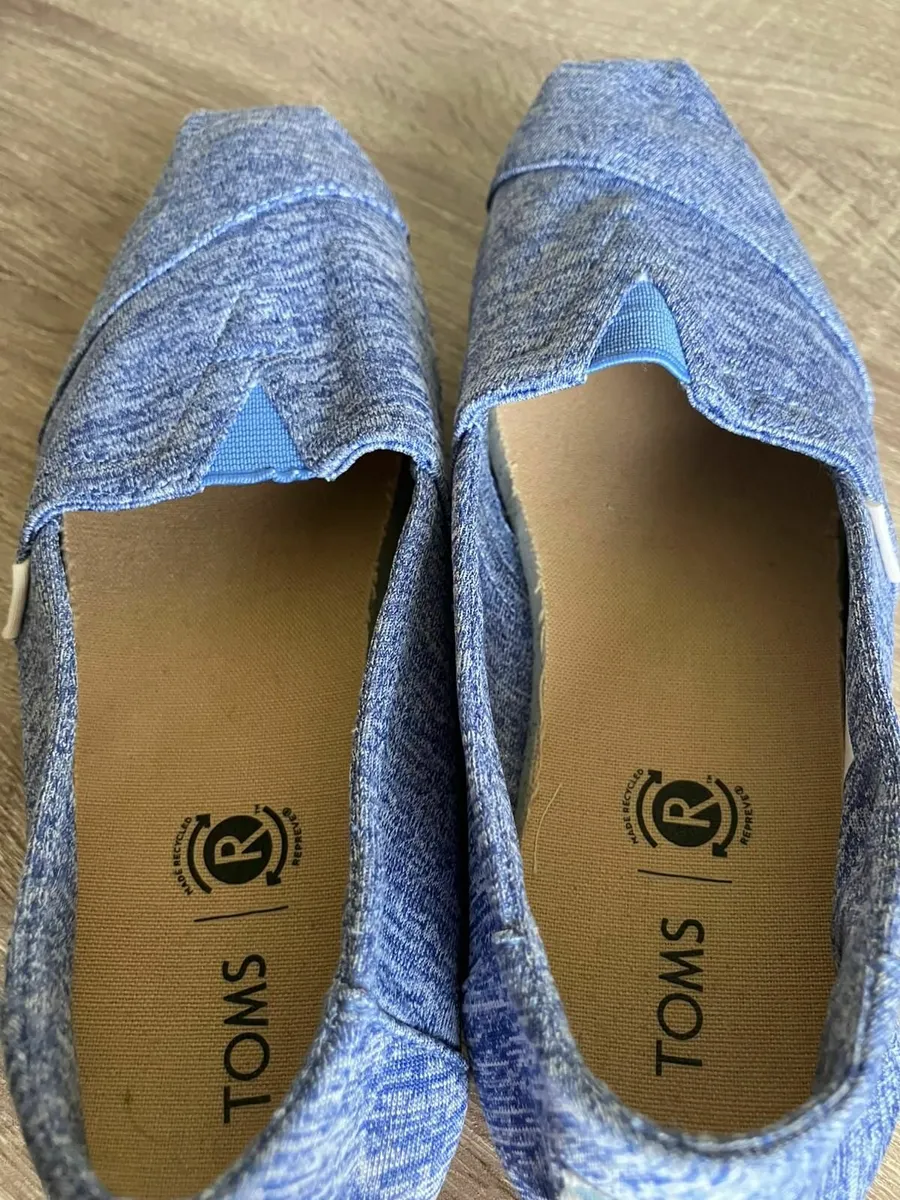 Toms Shoes - Image 3