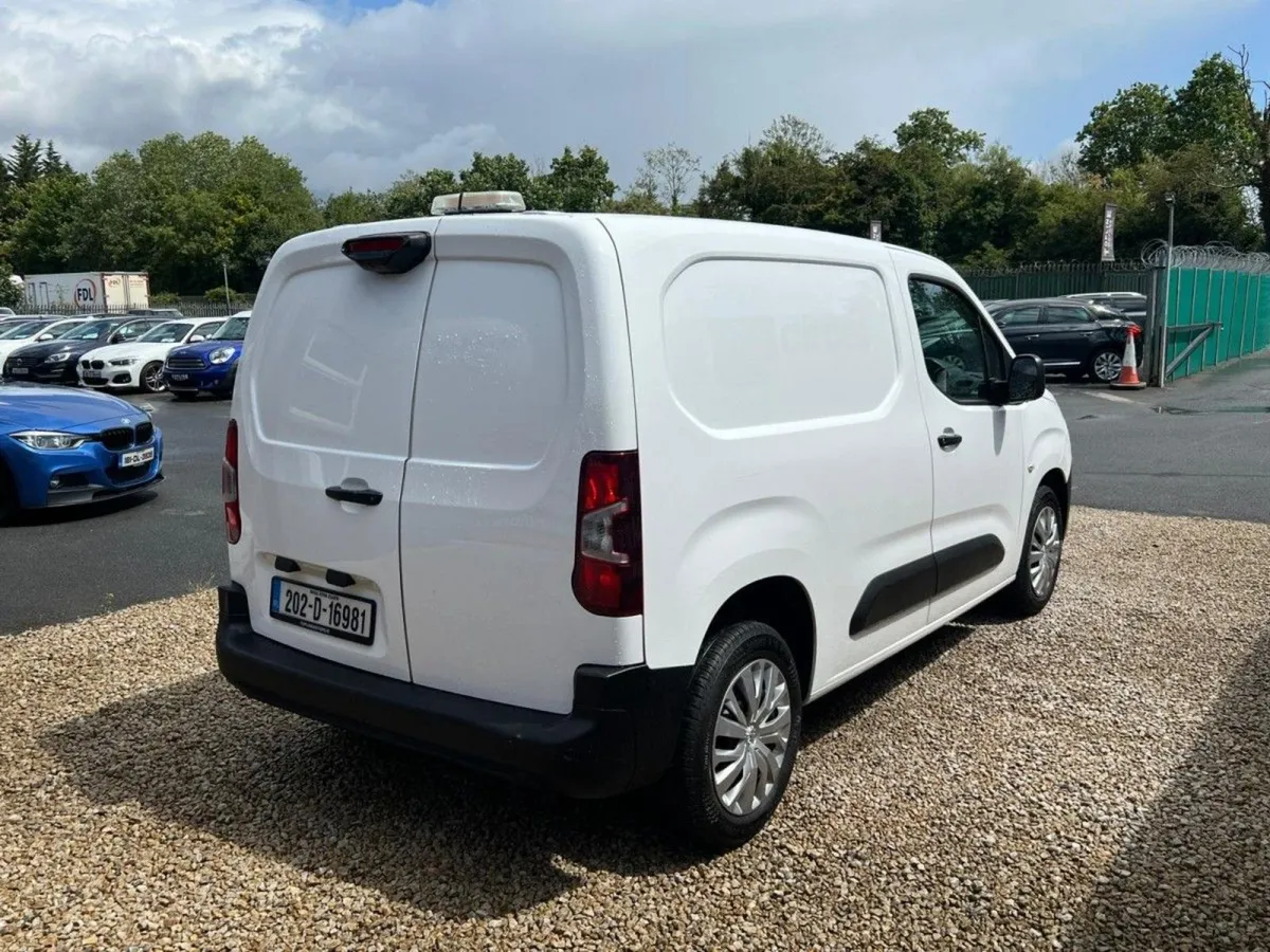 Peugeot Partner  professional//3 Seater//new Doe/ - Image 2