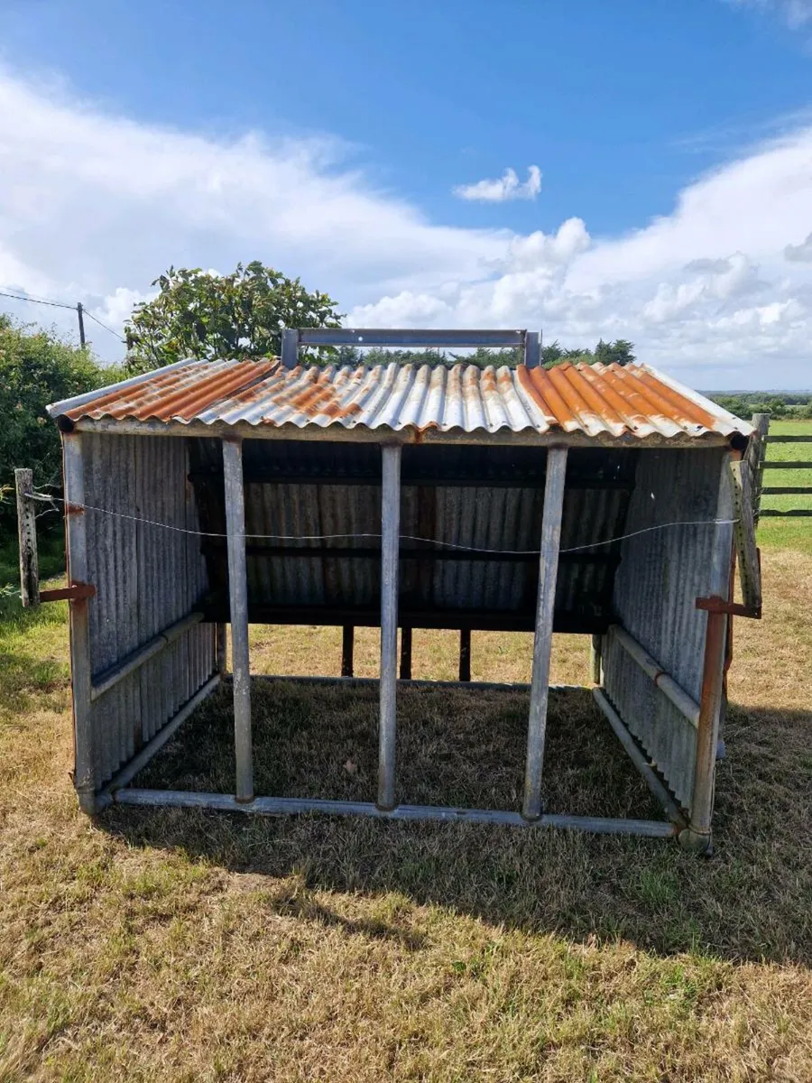 Cattle creep feeder - Image 1