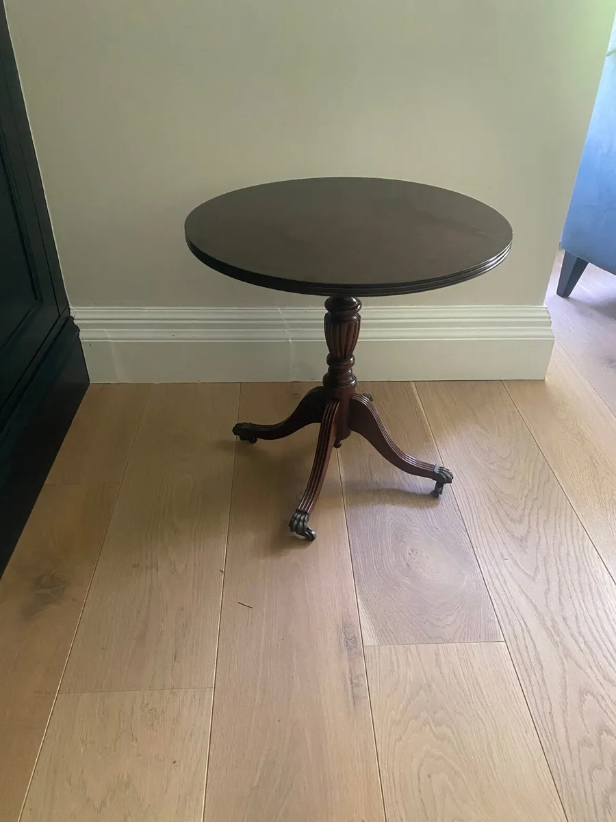 Side table/lamp table - Image 1