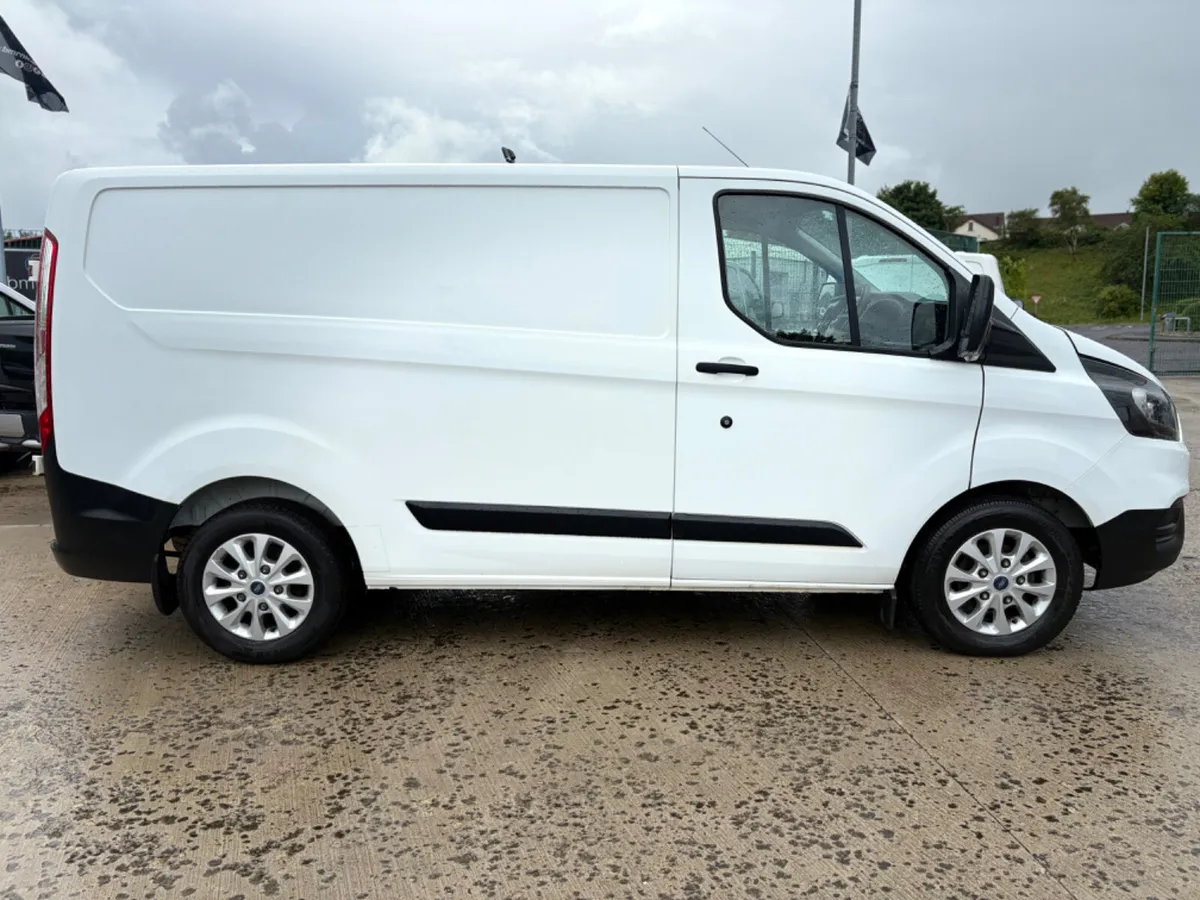 FORD TRANSIT CUSTOM 2019 6 SEATER - Image 2