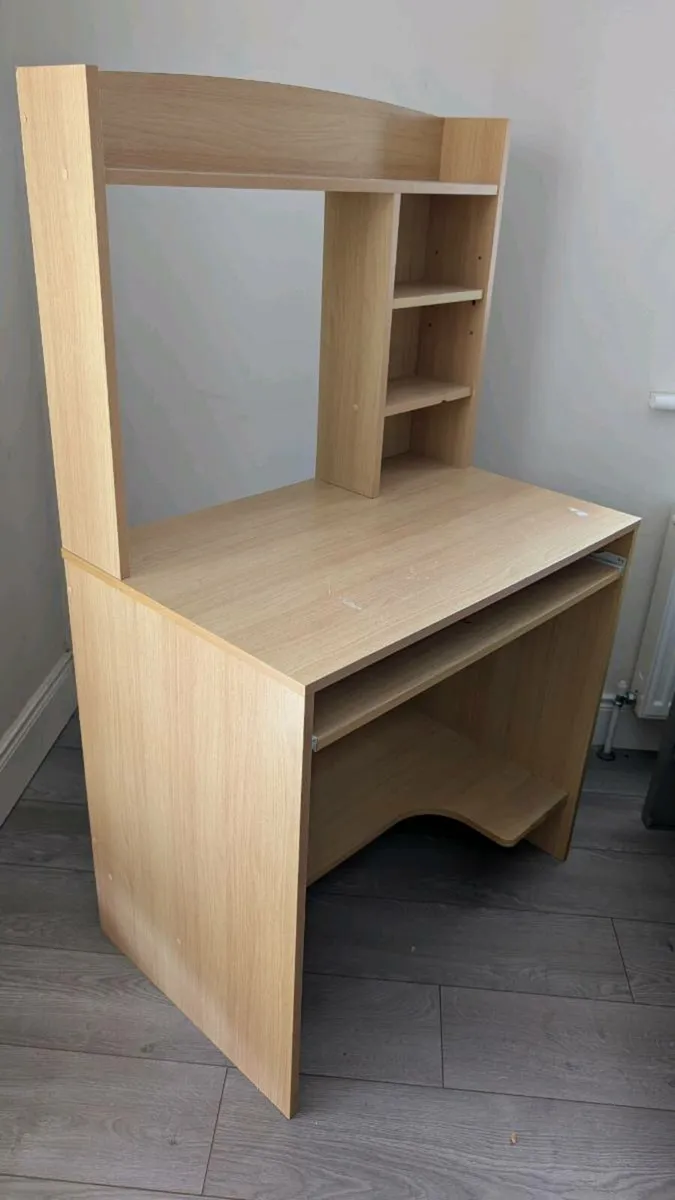 Computer table - Image 1