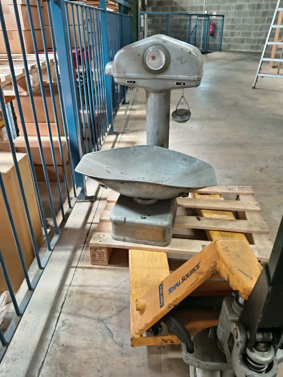 Vintage Berkel Industrial Weighing Scale – Heavy D - Image 1