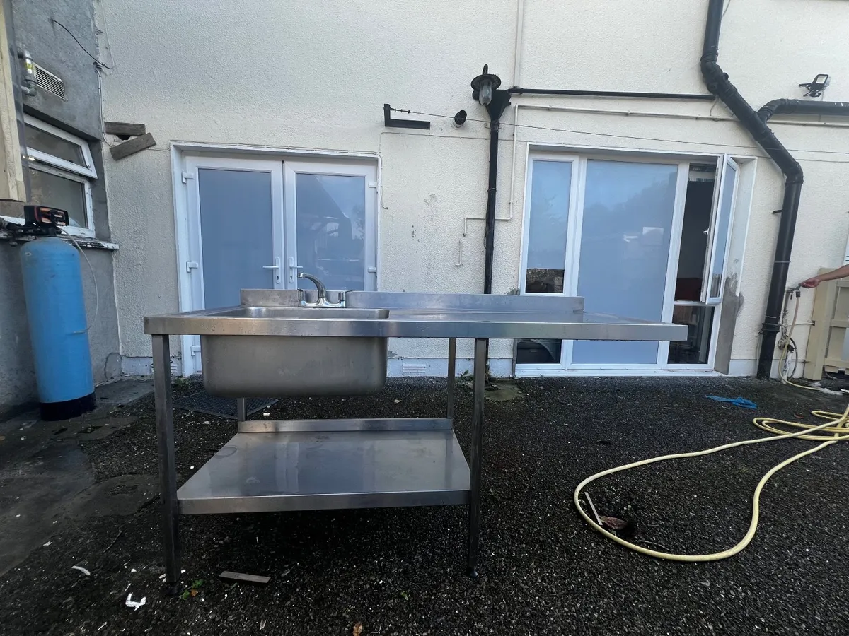 2 SINK’S - Image 1