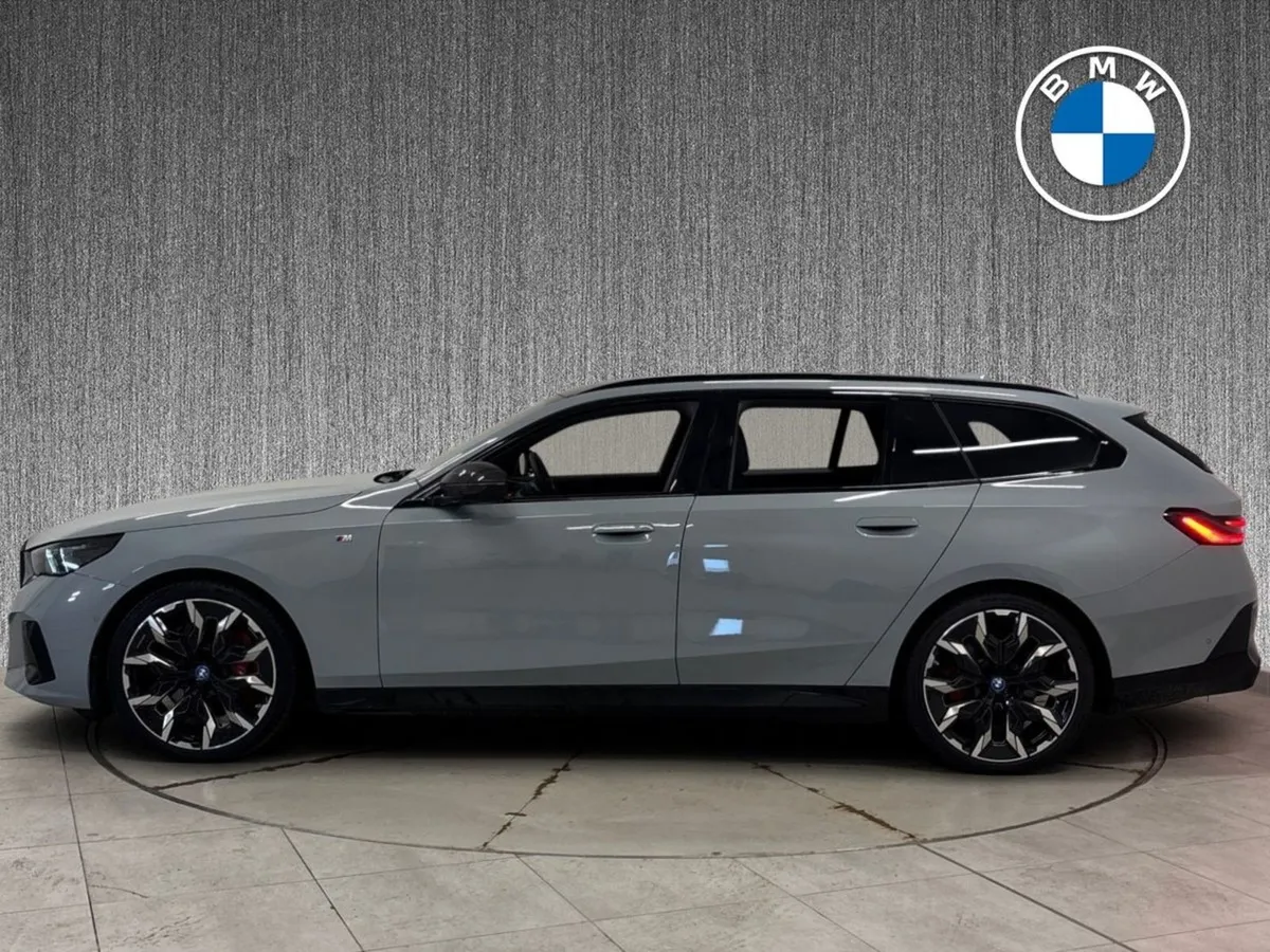 BMW i5 i5 Edrive40 M Sport Touring - Image 4
