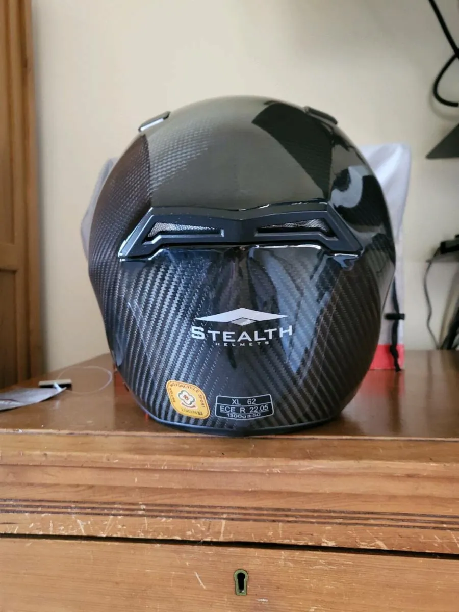 Two crash helmets for sale... - Image 3
