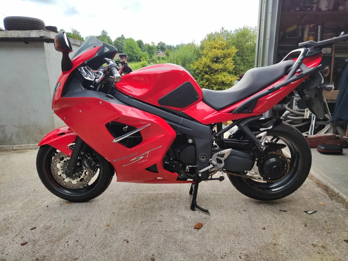 TRIUMPH 1050 ST SPRINT - Image 2