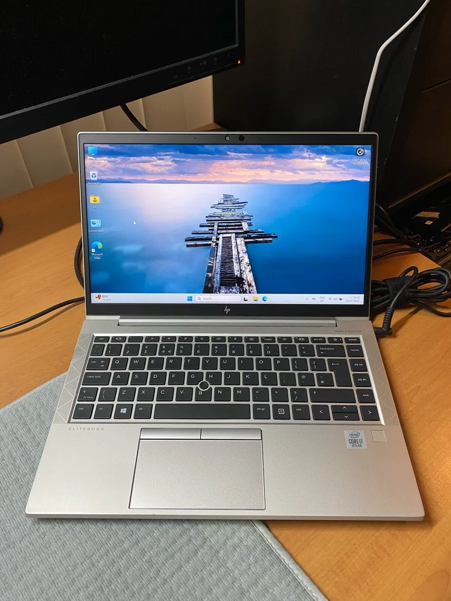 Hp laptop i7 pro 32gb 256 ssd win 11 pro - Image 1