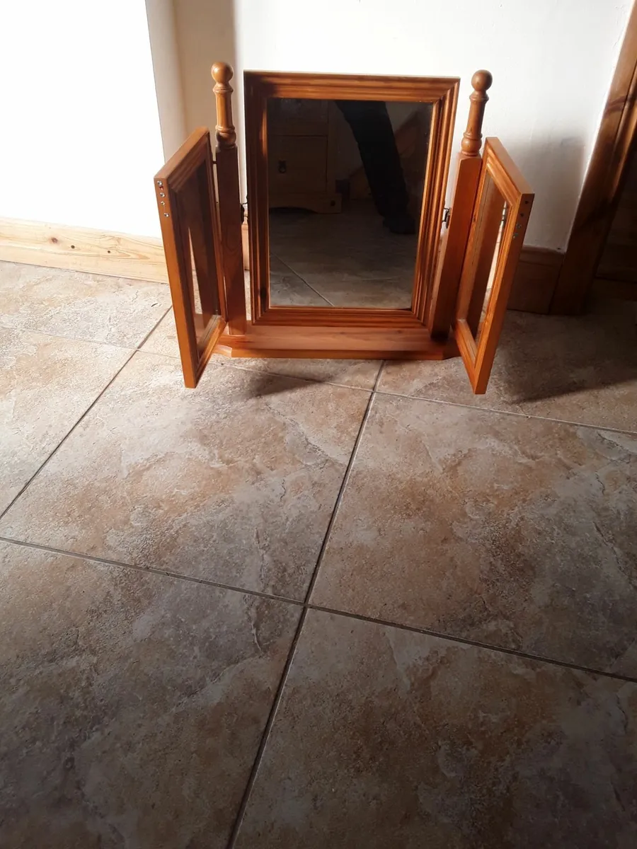 Solid pine dressing table three-way mirror 8 drawe - Image 3