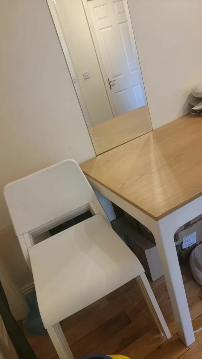 Extendable Ikea table in perfect condition - Image 1