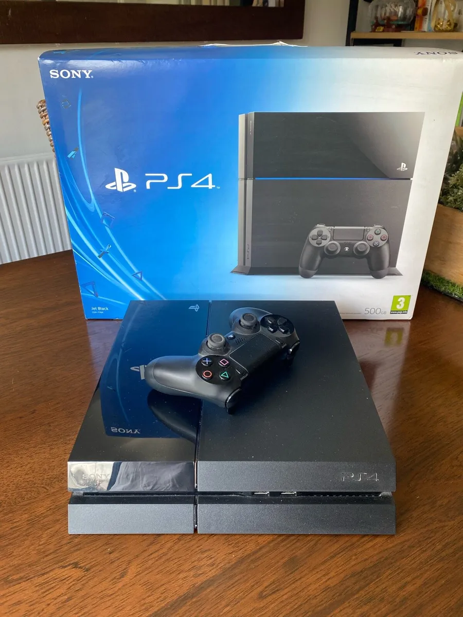 PlayStation 4 Package - Image 1