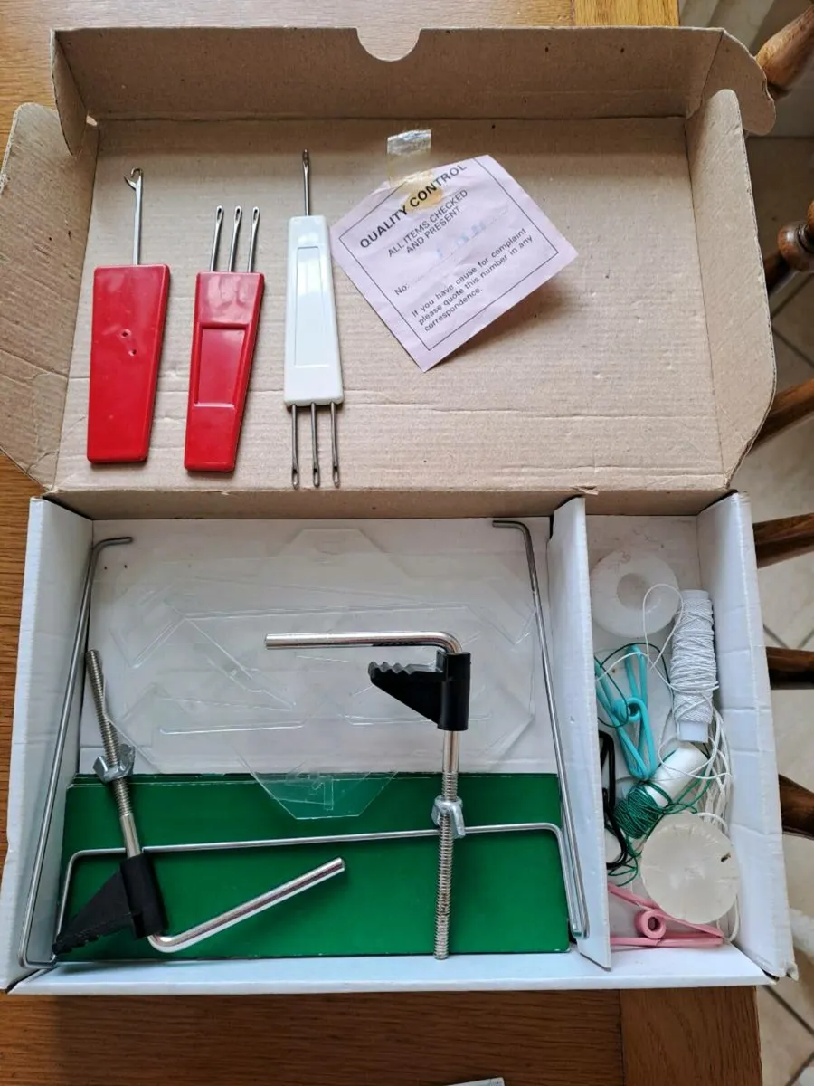 Knitting Machine - Image 2
