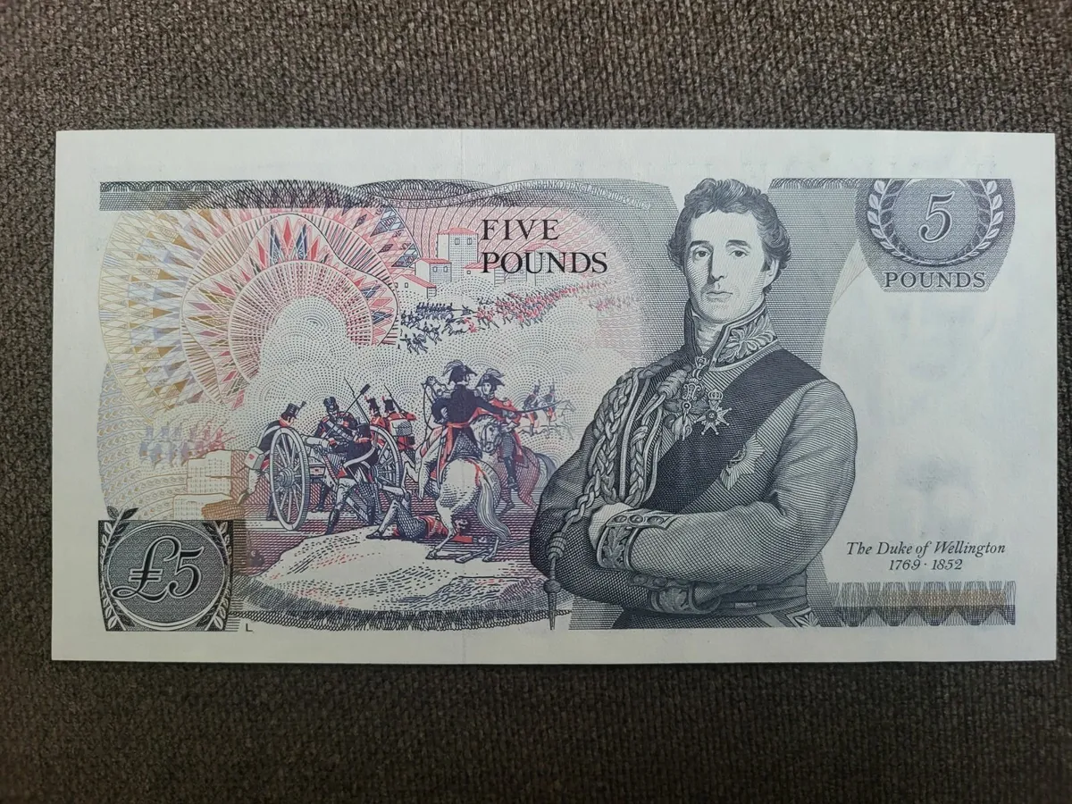 Five pound banknote - Image 2